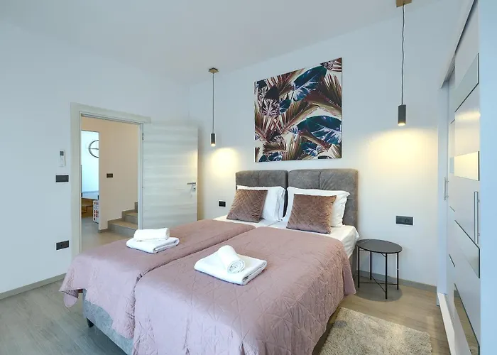 빌라 Meri With Private Pool And Sea View 풀라