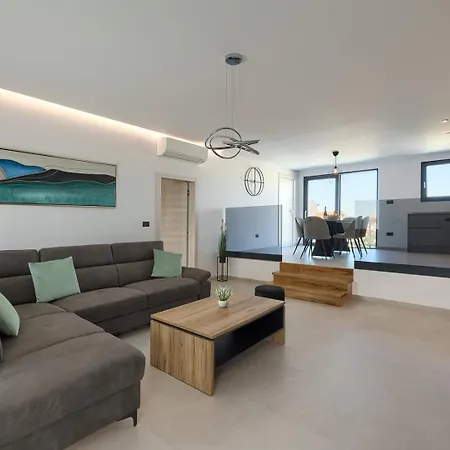 Villa Meri With Private Pool And Sea View Pola