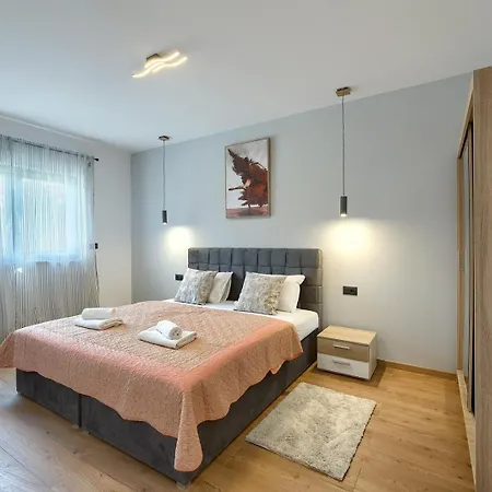 Meri With Private Pool And Sea View Villa Pola