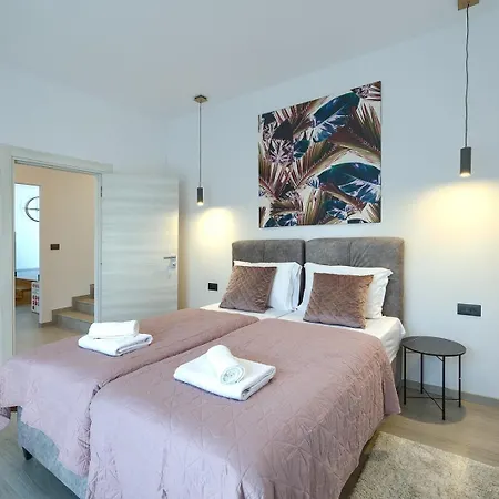 Villa Meri With Private Pool And Sea View Pola