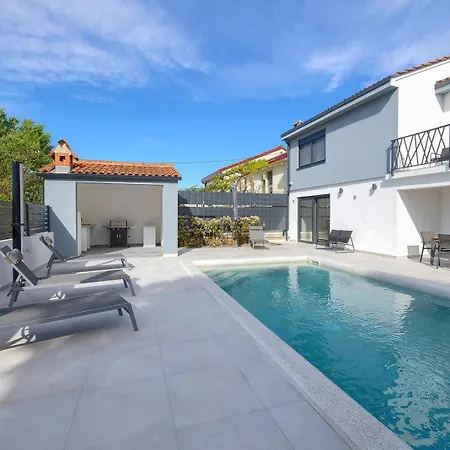Villa Meri With Private Pool And Sea View Pola