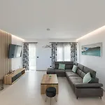 Meri With Private Pool And Sea View Вилла
