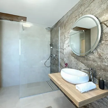 Meri With Private Pool And Sea View ヴィラ プーラ